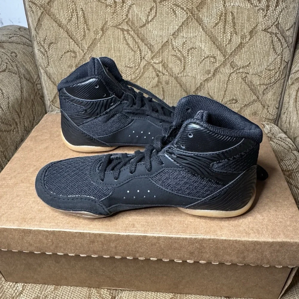 Asics Matflex 7 Youth Boys Kids Wrestling Shoes, 1084A011-001 Black NEW Size 4.5
